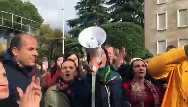 Banorët e 'Unazës së Re' u bashkohen studentëve