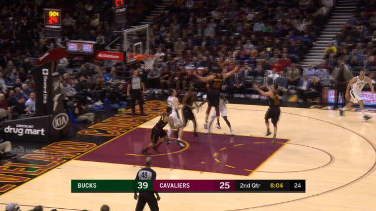 NBA: Dellavedova crashes into table and takes out commentators!
