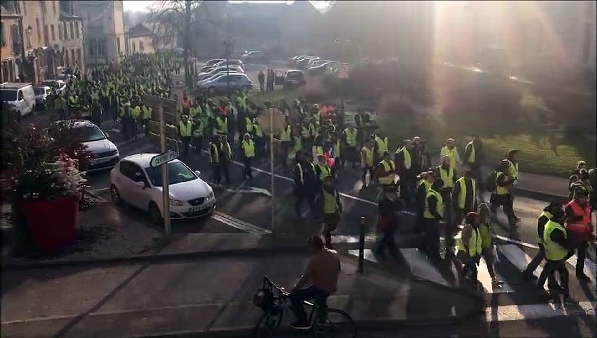 Près De 650 Gilets Jaunes Défilent à Dole