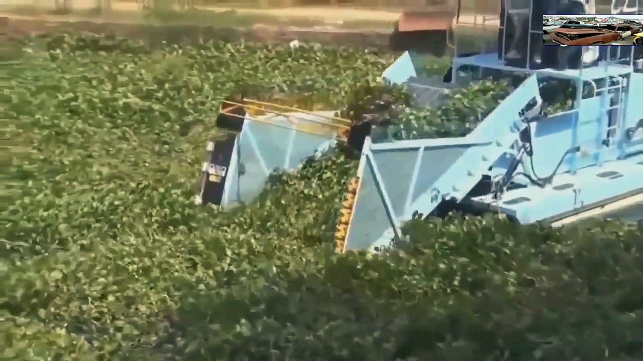 Modern Technology Agriculture Huge Machines and Heavy Agriculture Equipment_2(1)
