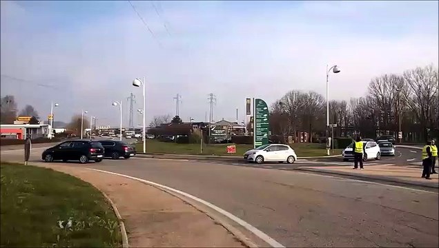 Les Gilets jaunes au rond-point de la Dombes, à Beynost