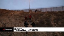 رغما عن ترامب.. شاهد كيف يجتاز مهاجرون السياج الحدودي بين الولايات المتحدة والمكسيك