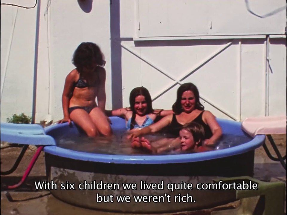 Lots of Kids, a Monkey and a Castle Trailer (2018) - Streming HD