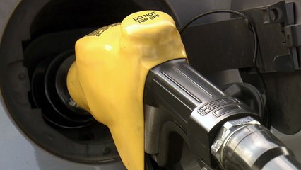 유가 하락에 휘발윳값 16개월 만에 최저치 / YTN