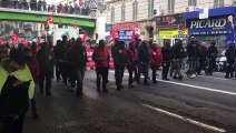 Marseille : les manifestants contre le logement indigne remontent le cours Lieutaud à Marseille