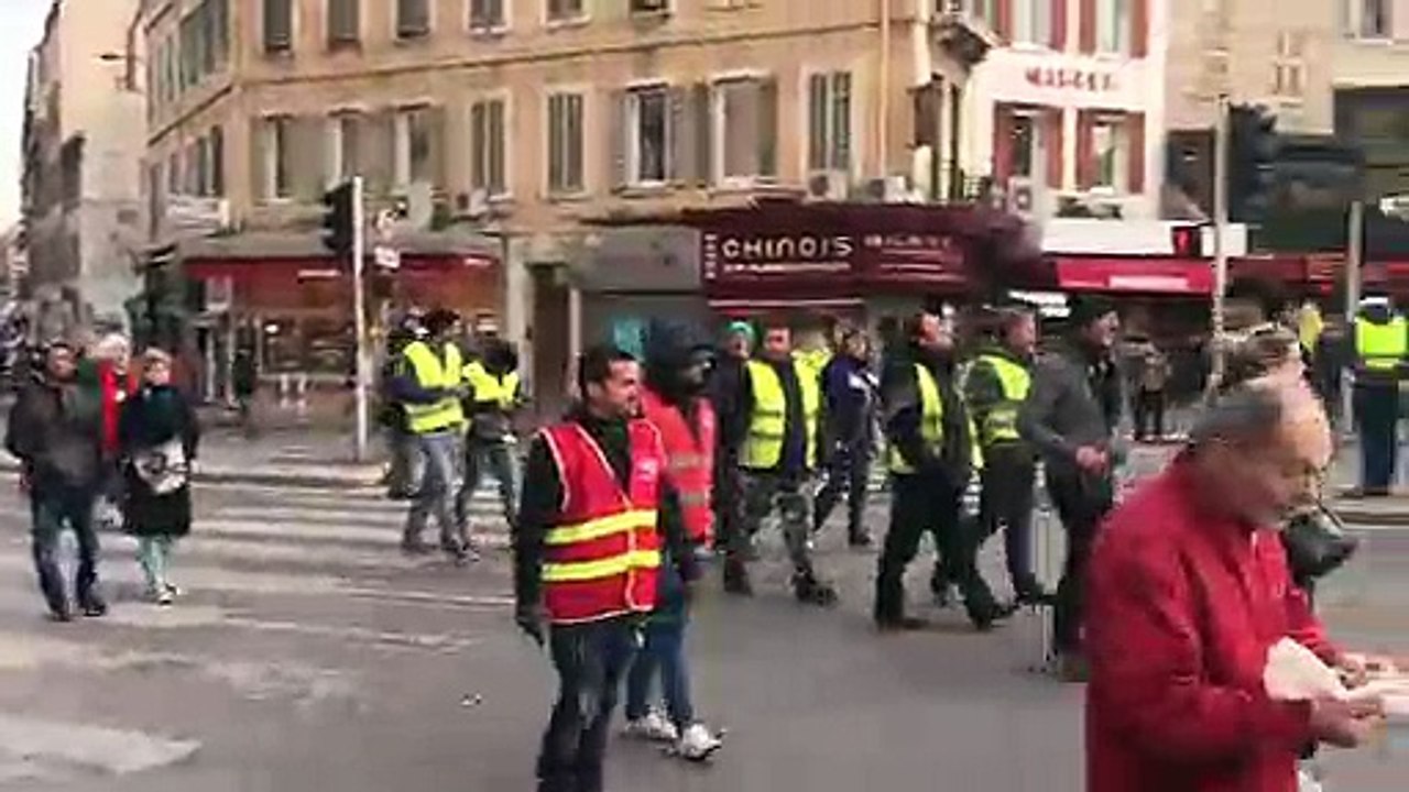 Marseille : le cortège de la CGT arrive place C...