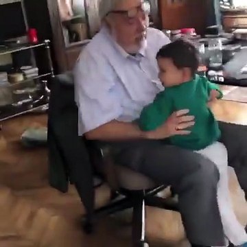 İlber Ortaylı torunu Deniz Ali'yle birlikte