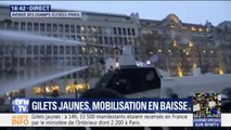 Les forces de l'ordre commencent à disperser les manifestants sur les Champs-Élysées