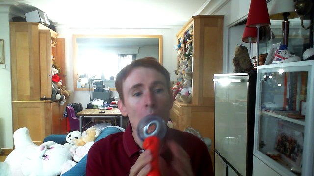 Wiwi égratigne Nur Ain de Nagasari (Band)