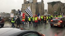 Manifestation des Gilets jaunes à Dinan