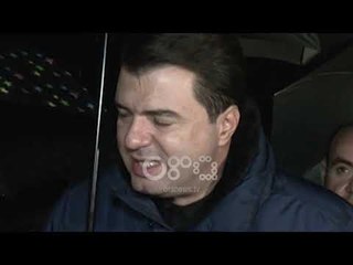 Ora News - Rezistenca te Astiri nxjerr Bashën nga Kongresi: Tu bashkohemi masivisht studentëve