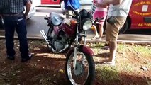 Motociclista tem vários ferimentos em colisão traseira na Av. Brasil