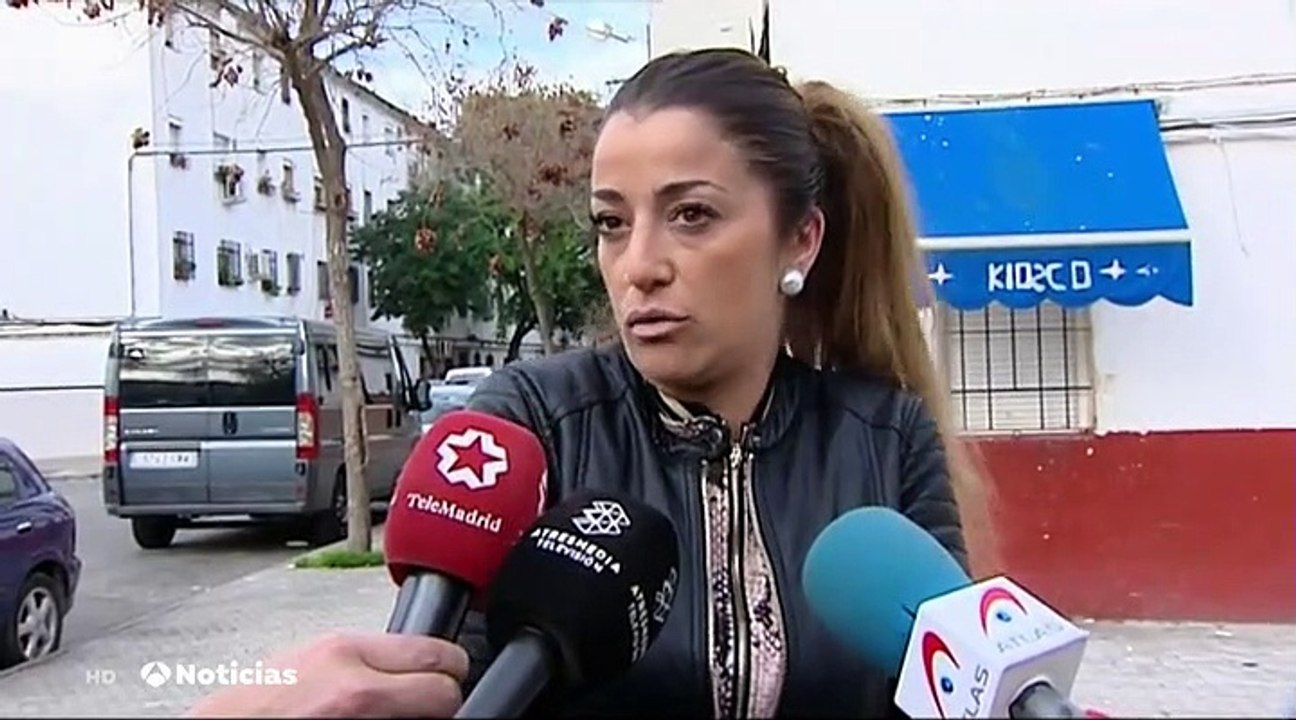 Una madre arroja a sus hijos por la ventana para salvarlos de un incendio en Sevilla