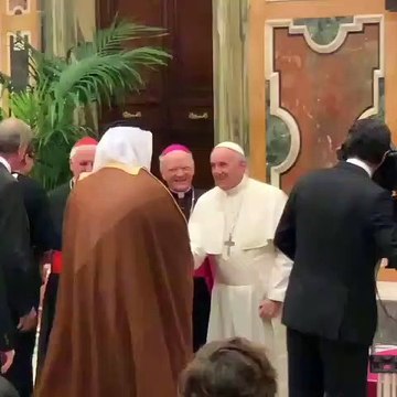 النجم حسين الجسمي يلتقي بابا الفاتيكان البابا فرنسيس