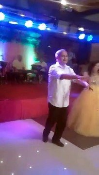 یہ ہے انسانی زندگی۔۔۔!!!دیکھیں یہ آدمی کیسے خوشی سے جھوم رہا تھا کہ اچانک اس کی موت ہو گئی