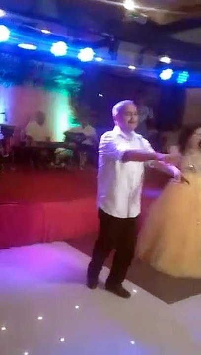 یہ ہے انسانی زندگی۔۔۔!!!دیکھیں یہ آدمی کیسے خوشی سے جھوم رہا تھا کہ اچانک اس کی موت ہو گئی