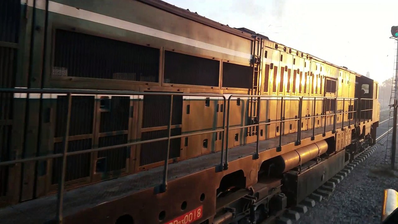 Train Race || Parallel Lines || Train Videos || Fastest Trains || Pakistan Railways