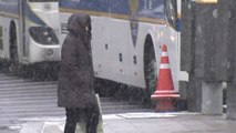[날씨] 휴일 곳곳 눈비...내일 맑지만 中 스모그., 미세먼지↑ / YTN