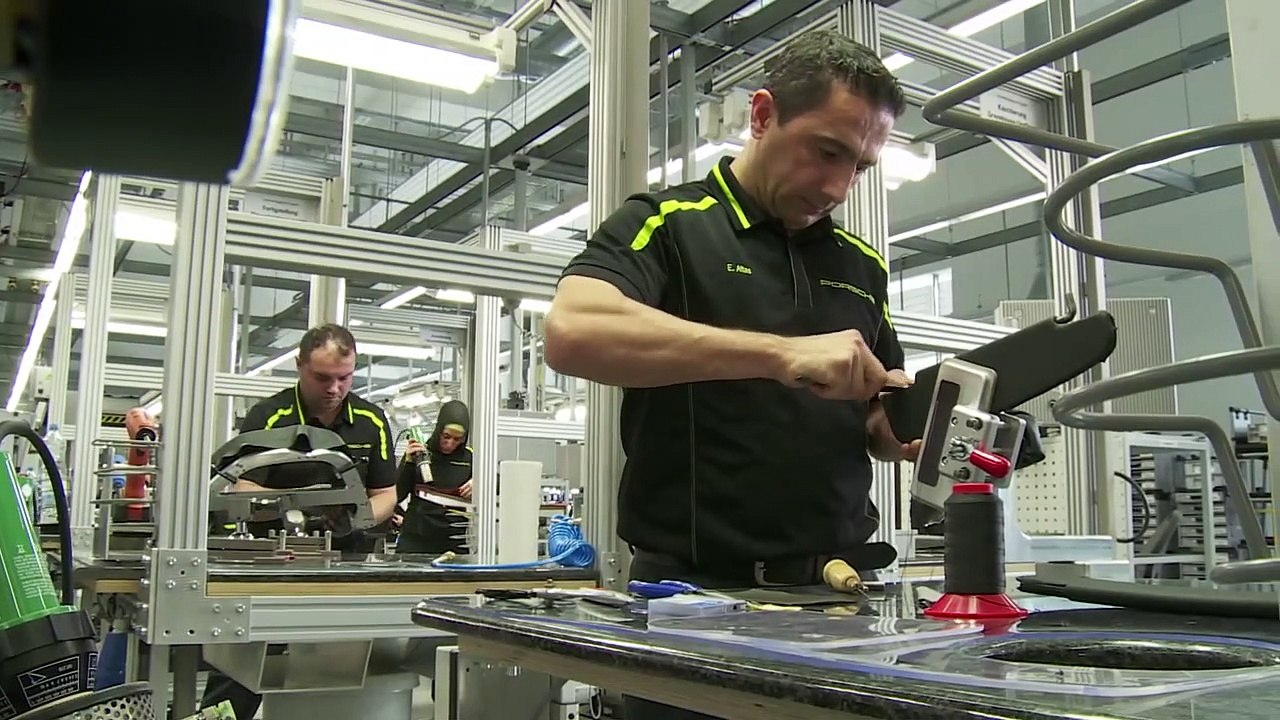Porsche 918 Spyder Assembly Line Short version