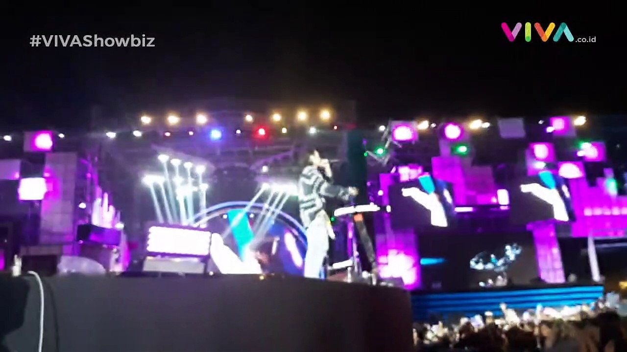 Lee Dong Hae/Eunhyuk Bikin Cewek-cewek Histeris!