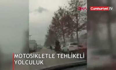 Motosiklette tehlikeli yolculuk