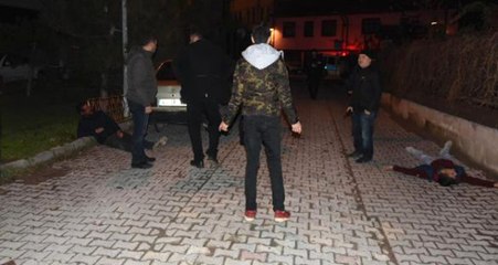 Evinin Önünde Gürültü Yaptığını Öne Sürdüğü 3 Kişiyi Av Tüfeğiyle Vurdu