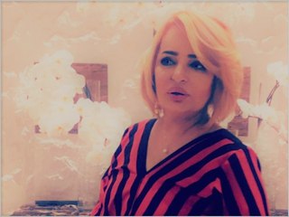 فيديو بدرية أحمد تثير الجدل بتناولها الآيس كريم بهذه الطريقة