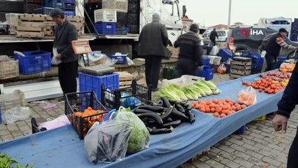 Patlıcanın fiyatı cep yakıyor...Vatandaşlar pazardaki patlıcan fiyatlarından şikâyetçi