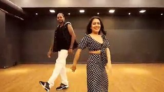 AANKH MAREY _ NEHA KAKKAR dances to her own song _
