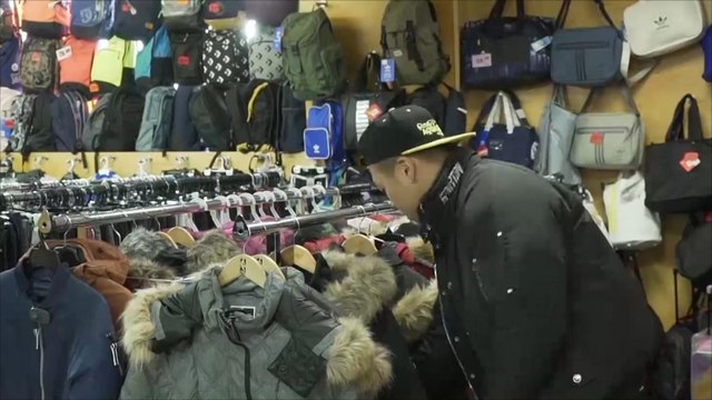 الشرطة الكندية تداهم محلات لبيع البضائع المقلدة