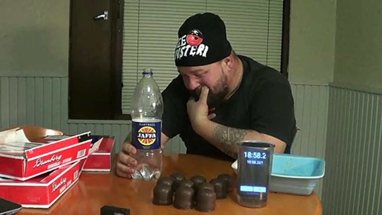 Jesse Pynnönen suklaasuukko haaste vs Monsteri