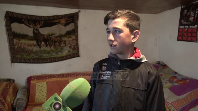 Familja pa çati, shkollat e Beratit nismë për t’i ndihmuar - Top Channel Albania - News - Lajme