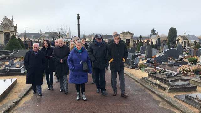 François Fillon présent à l’hommage à Joël Le Theule au cimetière de Sablé