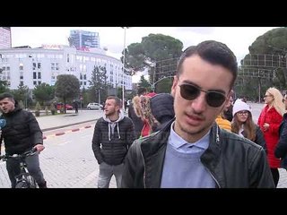 Descargar video: Vijon protesta e studentëve para kryeministrisë - Top Channel Albania - News - Lajme