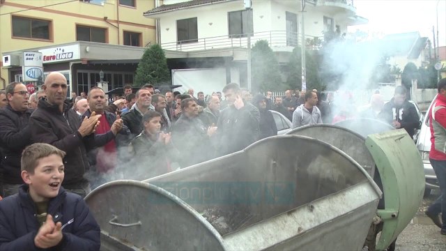 Banorët bllokojnë rrugën Durrës-Shijak - News, Lajme - Vizion Plus