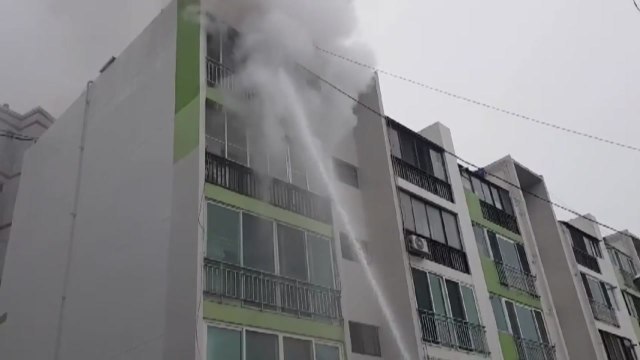 김해 아파트서 화재...50대 남성 숨져 / YTN