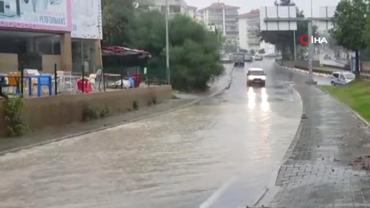 Sağanak Yağmur ve Fırtına Kuşadası'nda Etkili Oluyor