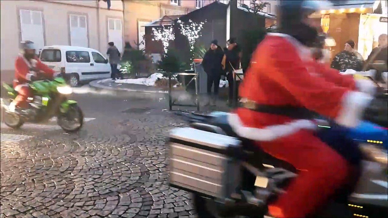 Pères Noël à moto à Sarreguemines