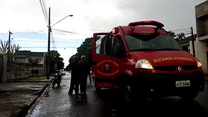Carro e moto se envolvem em batida no Pq. São Paulo
