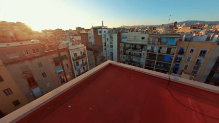 Parkour dans Barcelone, il marche partout !