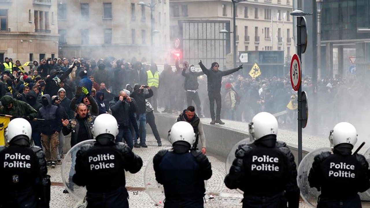 Brüssel: Ausschreitungen rechter Demonstranten
