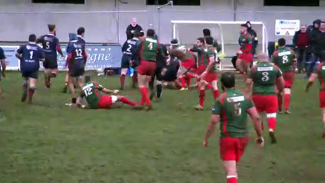 RC Auxerrois - Sucy-en-Brie des essais dans la hotte du Père Noël Vert et Rouge