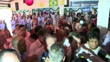 Se entrega "curandero" brasileño acusado de abusos sexuales