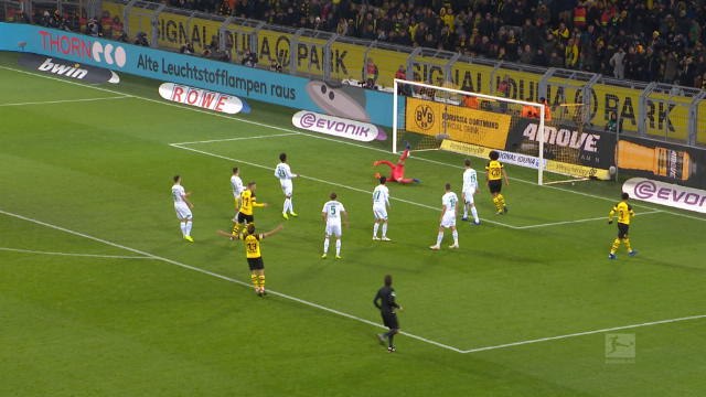 Reus finishes slick Dortmund move for tenth goal of season