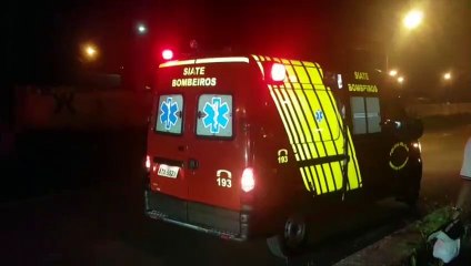 Motorista foge após bater carro contra ciclista