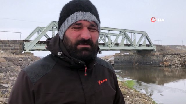 Kars eksi 15’i gördü Kars Çayı donmaya başladı