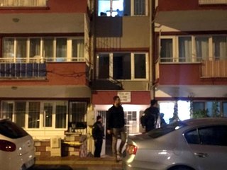 Emekli Astsubay Eşi ve Kızını Öldürüp, İntihar Etti