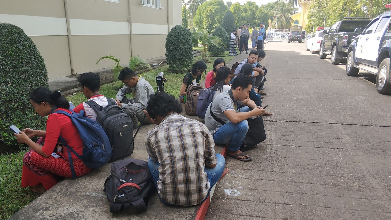 ႏိုင္ငံေတာ္ သမၼတရဲ႕ မြန္ျပည္နယ္ခရီးစဥ္မွာ သတင္းရယူခြင့္ ခြဲျခားခံရ (႐ုပ္/သံ)