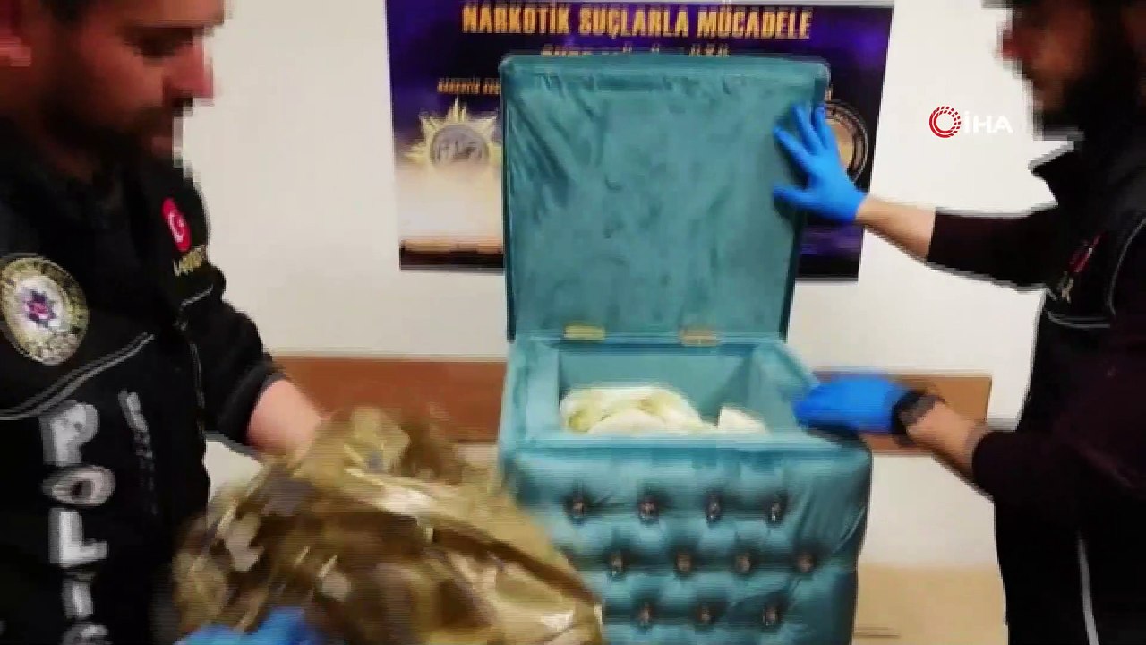Kargo paketinden 80 bin adet uyuşturucu hap çıktı...Operasyon anı kamerada