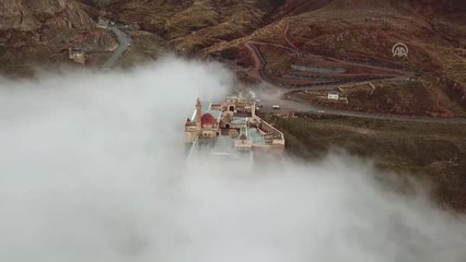 Sisler İçindeki İshak Paşa Sarayı Görüntüsüyle Büyülüyor